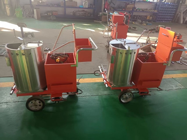 熱熔劃線一體機 —— 道路標線施工的設備